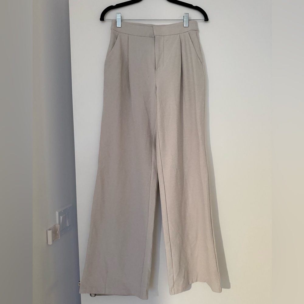 Vuori Women’s Elevation Trouser in shade Bone